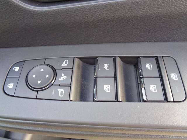 セレナ 1.4 e-4ORCE ハイウェイスターV 4WD パーキングアシスト レーンキープアシスト LED アラウンドモニター フルオートエアコン ETC 4WD 両側パワースライドドア インテリジェントクルーズ 踏み間違い衝突防止(20枚目)