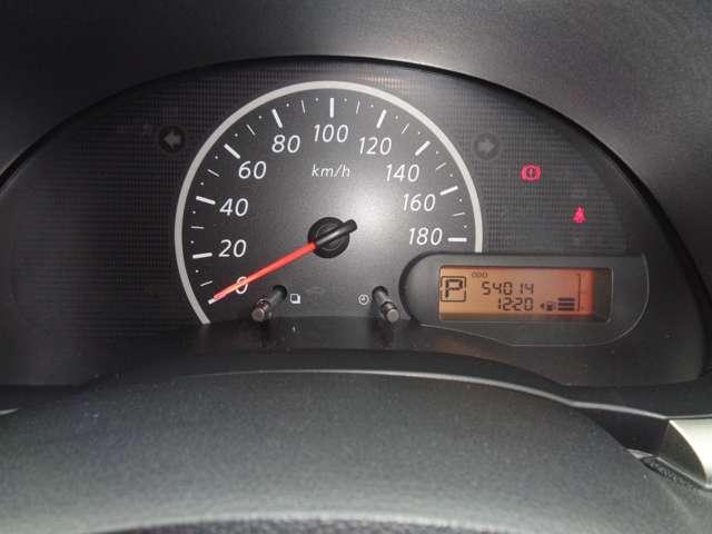 マーチ １．２　１２Ｘ　３０ｔｈ　ハピネス　スマートキー　パワーステアリング　アイドリングストップ　パワーウィンドウ　ＡＢＳ　エアコン（5枚目）