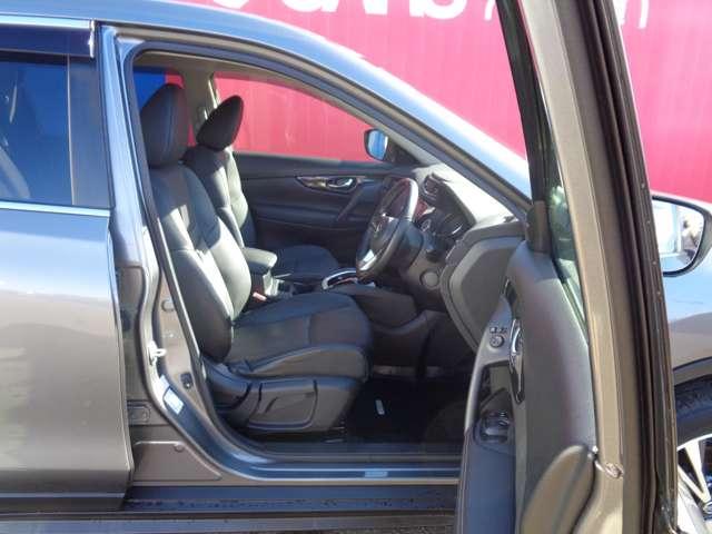 エクストレイル ２．０　２０Ｘｉ　２列車　２０Ｘｉ　２ＷＤ車　ＬＥＤヘットライト　Ｒカメラ　盗難防止装置　インテリキー　レーンキープアシスト　ＥＴＣ　ドライブレコーダー　記録簿　キーフリー　１オーナー　ＴＶナビ　オートエアコン　アルミホイール　メモリーナビ（8枚目）