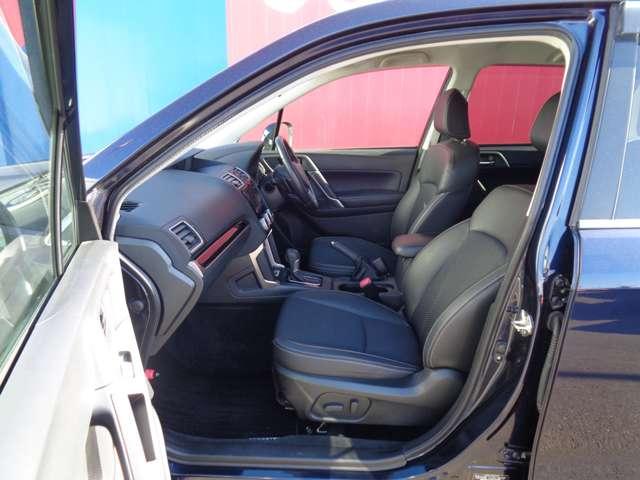 フォレスター ２．０ＸＴ　アイサイト　４ＷＤ　２．０ＸＴ　ＥｙｅＳｉｇｈｔ　衝突被害軽減装置　イモビライザー　車線逸脱警告　アクセスキー　ＬＥＤヘッドランプ　オートクルーズ　Ｗエアバッグ　ドラレコ　ＡＡＣ　運転席エアバッグ　メモリーナビ　ＡＢＳ　アルミホイール　ＥＴＣ　ＡＷＤ（10枚目）