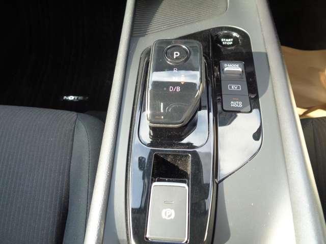 ノート 1.2 X FOUR 4WD エアB PW インテリジェントキ- 4WD LEDヘッドランプ ETC ワンオーナー ドラレコ 記録簿 バックカメラ ABS オートエアコン サイドエアバッグ メモリーナビ ナビ&TV ワンセグ(17枚目)