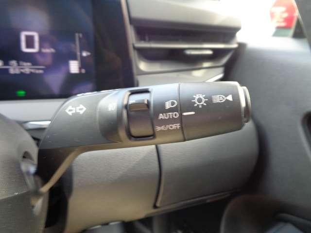 ノート 1.2 X FOUR 4WD エアB PW インテリジェントキ- 4WD LEDヘッドランプ ETC ワンオーナー ドラレコ 記録簿 バックカメラ ABS オートエアコン サイドエアバッグ メモリーナビ ナビ&TV ワンセグ(20枚目)