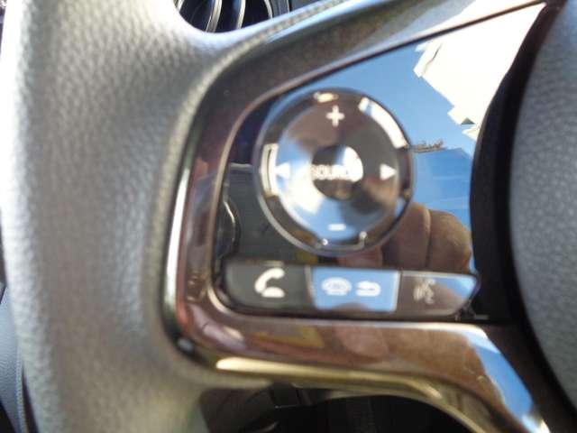 �I�[�f�B�I�̐؂�ւ���{�����[���̒��߂̓n���h���ɂ���X�e�A�����O�X�C�b�`�ő���o����̂ň��S�ł���I