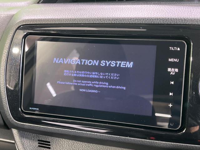 ヴィッツ ハイブリッドＦ　ＳＤナビ　衝突被害軽減システム　禁煙車　ＬＥＤヘッド　ＥＴＣ　オートライト　オートエアコン　Ｂｌｕｅｔｏｏｔｈ　ＣＤ　ＤＶＤ再生　フルセグ　パドルシフト（4枚目）