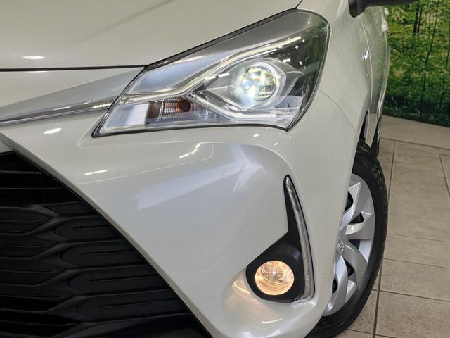 ヴィッツ ハイブリッドＦ　ＳＤナビ　衝突被害軽減システム　禁煙車　ＬＥＤヘッド　ＥＴＣ　オートライト　オートエアコン　Ｂｌｕｅｔｏｏｔｈ　ＣＤ　ＤＶＤ再生　フルセグ　パドルシフト（12枚目）