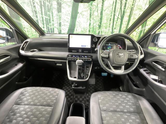ヴォクシー Ｓ－Ｚ　禁煙車　１０．５型ディスプレイ　両側電動ドア　バックカメラ　衝突軽減　レーダークルーズ　ハーフレザーシート　コーナーセンサー　スマートキー　ＬＥＤヘッド　オートハイビーム　車線逸脱警報　オートライト（2枚目）