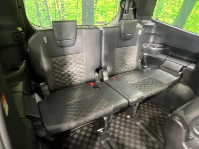 ヴォクシー Ｓ－Ｚ　禁煙車　１０．５型ディスプレイ　両側電動ドア　バックカメラ　衝突軽減　レーダークルーズ　ハーフレザーシート　コーナーセンサー　スマートキー　ＬＥＤヘッド　オートハイビーム　車線逸脱警報　オートライト（10枚目）