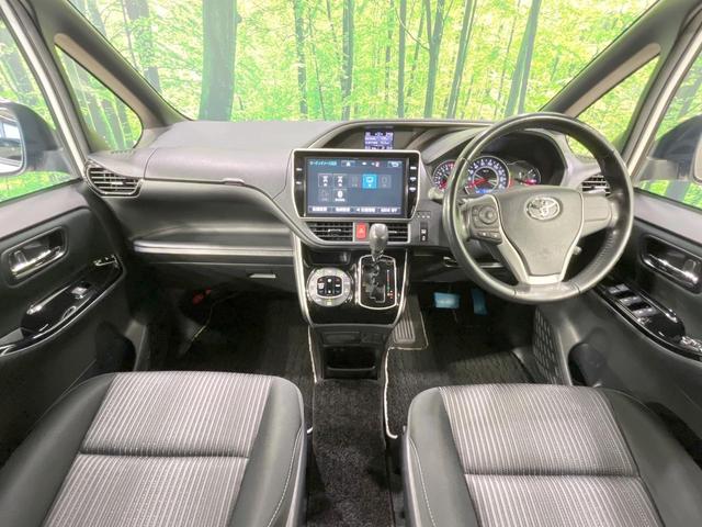 ヴォクシー ＺＳ　煌　禁煙車　後席モニター　純正１０型ナビ　バックカメラ　両側電動ドア　衝突軽減装置　ドラレコ　スマートキー　ＬＥＤヘッド　ＥＴＣ　クルコン　オートハイビーム　オートライト　デュアルエアコン（2枚目）