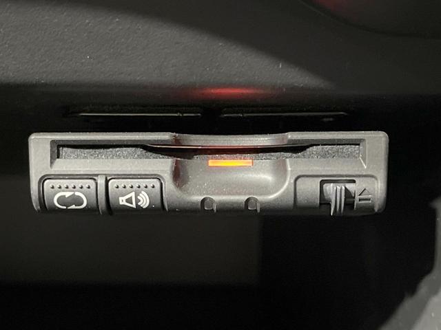 ノート Ｘ　エマージェンシーブレーキパッケージ　禁煙車　純正ナビ　全周囲カメラ　衝突軽減装置　コーナーセンサー　スマートキー　ＬＥＤヘッド　ビルトインＥＴＣ　Ｂｌｕｅｔｏｏｔｈ　ＣＤ　ＤＶＤ再生　フルセグ（6枚目）