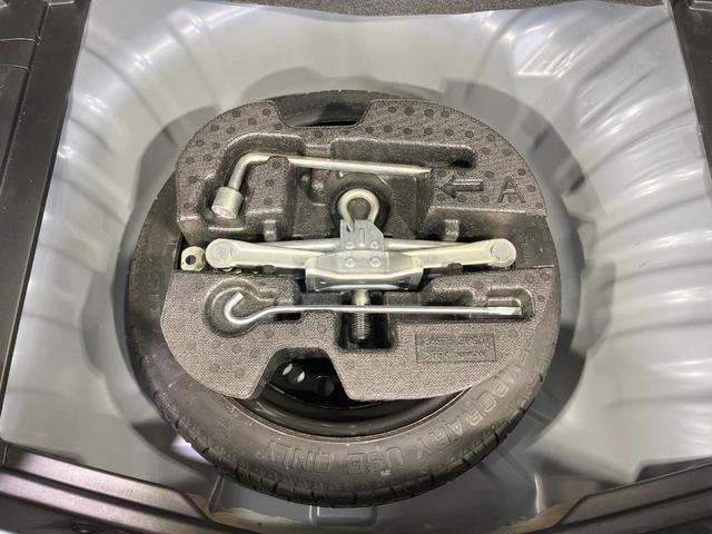 ノート Ｘ　エマージェンシーブレーキパッケージ　禁煙車　純正ナビ　全周囲カメラ　衝突軽減装置　コーナーセンサー　スマートキー　ＬＥＤヘッド　ビルトインＥＴＣ　Ｂｌｕｅｔｏｏｔｈ　ＣＤ　ＤＶＤ再生　フルセグ（41枚目）