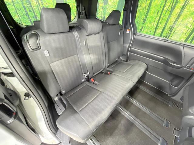 ヴォクシー ハイブリッドＳ－Ｇ　禁煙車　１０．５型ディスプレイオーディオ　両側電動スライドドア　バックカメラ　衝突軽減装置　レーダークルーズ　コーナーセンサー　スマートキー　ＬＥＤヘッド　ＥＴＣ２．０　オートハイビーム　車線逸脱警報（9枚目）