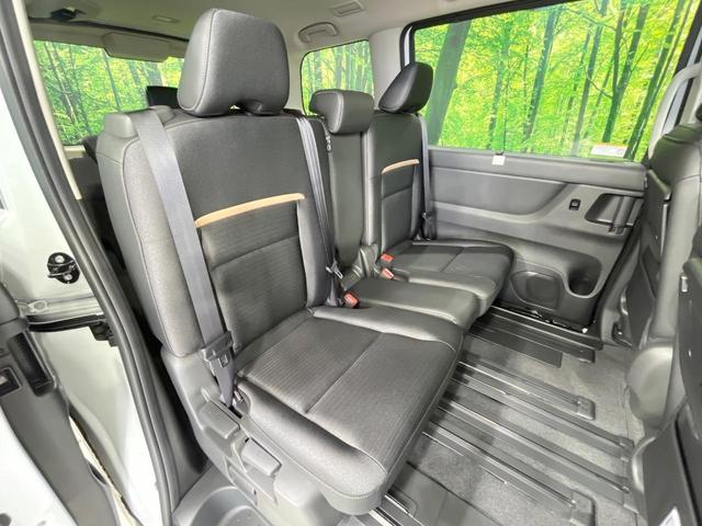 セレナ ｅ－パワー　ハイウェイスターＶ　登録済未使用車　純正１２．３型ナビ　両側電動スライドドア　プロパイロット　全周囲カメラ　衝突軽減装置　コーナーセンサー　スマートキー　ＬＥＤヘッド　ＥＴＣ２．０　オートハイビーム　オートライト（9枚目）