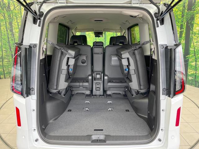 セレナ ｅ－パワー　ハイウェイスターＶ　登録済未使用車　純正１２．３型ナビ　両側電動スライドドア　プロパイロット　全周囲カメラ　衝突軽減装置　コーナーセンサー　スマートキー　ＬＥＤヘッド　ＥＴＣ２．０　オートハイビーム　オートライト（11枚目）