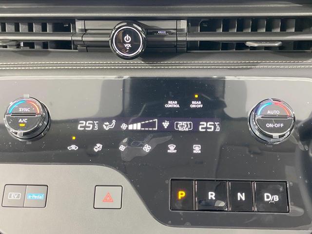 セレナ ｅ－パワー　ハイウェイスターＶ　登録済未使用車　純正１２．３型ナビ　両側電動スライドドア　プロパイロット　全周囲カメラ　衝突軽減装置　コーナーセンサー　スマートキー　ＬＥＤヘッド　ＥＴＣ２．０　オートハイビーム　オートライト（28枚目）