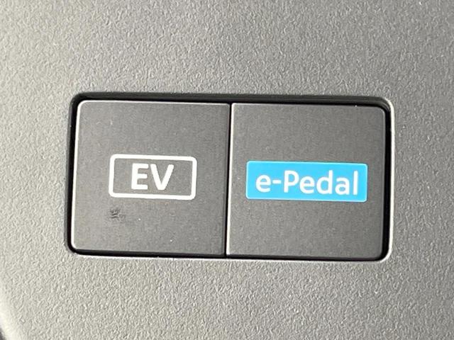 セレナ ｅ－パワー　ハイウェイスターＶ　登録済未使用車　純正１２．３型ナビ　両側電動スライドドア　プロパイロット　全周囲カメラ　衝突軽減装置　コーナーセンサー　スマートキー　ＬＥＤヘッド　ＥＴＣ２．０　オートハイビーム　オートライト（40枚目）