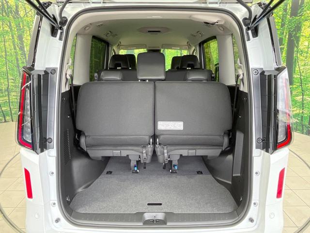 セレナ ｅ－パワー　ハイウェイスターＶ　登録済未使用車　純正１２．３型ナビ　両側電動スライドドア　プロパイロット　全周囲カメラ　衝突軽減装置　コーナーセンサー　スマートキー　ＬＥＤヘッド　ＥＴＣ２．０　オートハイビーム　オートライト（59枚目）
