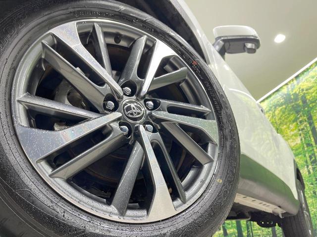 カローラクロス Ｚ　禁煙車　純正８型ディスプレイオーディオ　バックカメラ　衝突軽減装置　レーダークルーズ　電動リアゲート　パワーシート　シートヒーター　コーナーセンサー　ＬＥＤヘッド　オートハイビーム　ルーフレール（13枚目）