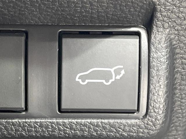 カローラクロス Ｚ　禁煙車　純正８型ディスプレイオーディオ　バックカメラ　衝突軽減装置　レーダークルーズ　電動リアゲート　パワーシート　シートヒーター　コーナーセンサー　ＬＥＤヘッド　オートハイビーム　ルーフレール（31枚目）