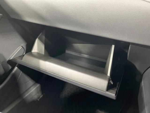 カローラクロス Ｚ　禁煙車　純正８型ディスプレイオーディオ　バックカメラ　衝突軽減装置　レーダークルーズ　電動リアゲート　パワーシート　シートヒーター　コーナーセンサー　ＬＥＤヘッド　オートハイビーム　ルーフレール（42枚目）