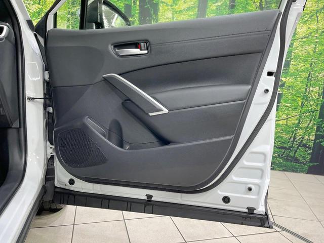カローラクロス Ｚ　禁煙車　純正８型ディスプレイオーディオ　バックカメラ　衝突軽減装置　レーダークルーズ　電動リアゲート　パワーシート　シートヒーター　コーナーセンサー　ＬＥＤヘッド　オートハイビーム　ルーフレール（48枚目）