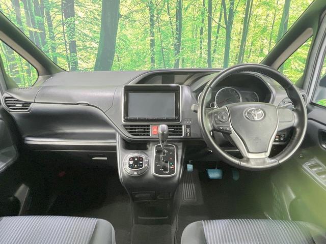 ヴォクシー ＺＳ　煌　禁煙車　４ＷＤ　両側電動スライド　純正９型ナビ　バックカメラ　寒冷地仕様　スマートキー　ＥＴＣ　ＬＥＤヘッド　オートライト　デュアルオートエアコン　純正１６インチアルミ　リアオートエアコン（2枚目）