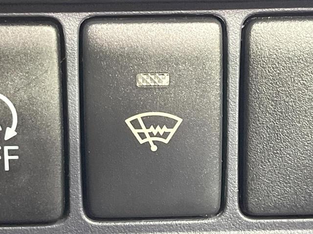 ヴォクシー ＺＳ　煌　禁煙車　４ＷＤ　両側電動スライド　純正９型ナビ　バックカメラ　寒冷地仕様　スマートキー　ＥＴＣ　ＬＥＤヘッド　オートライト　デュアルオートエアコン　純正１６インチアルミ　リアオートエアコン（6枚目）