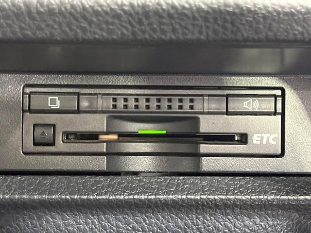 ヴォクシー ＺＳ　煌　禁煙車　４ＷＤ　両側電動スライド　純正９型ナビ　バックカメラ　寒冷地仕様　スマートキー　ＥＴＣ　ＬＥＤヘッド　オートライト　デュアルオートエアコン　純正１６インチアルミ　リアオートエアコン（7枚目）