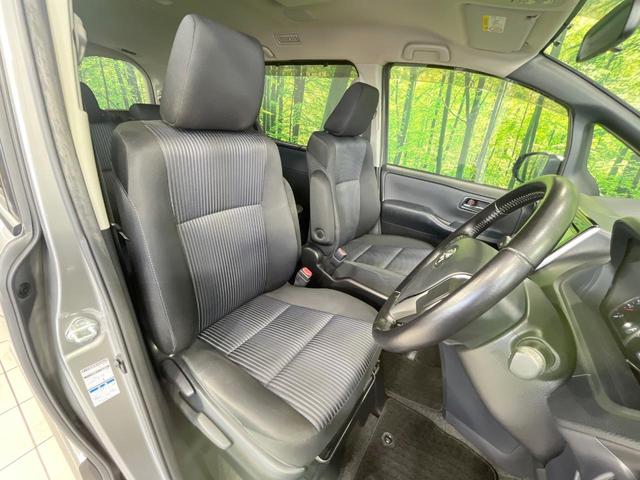 ヴォクシー ＺＳ　煌　禁煙車　４ＷＤ　両側電動スライド　純正９型ナビ　バックカメラ　寒冷地仕様　スマートキー　ＥＴＣ　ＬＥＤヘッド　オートライト　デュアルオートエアコン　純正１６インチアルミ　リアオートエアコン（8枚目）