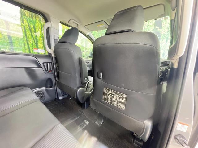 ヴォクシー ＺＳ　煌　禁煙車　４ＷＤ　両側電動スライド　純正９型ナビ　バックカメラ　寒冷地仕様　スマートキー　ＥＴＣ　ＬＥＤヘッド　オートライト　デュアルオートエアコン　純正１６インチアルミ　リアオートエアコン（43枚目）