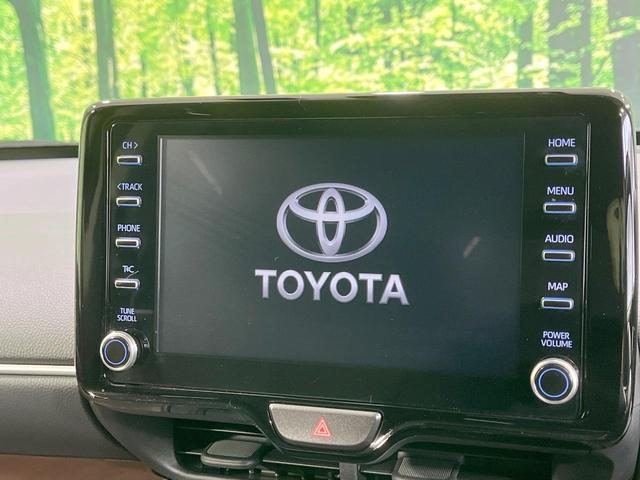 ヤリスクロス ハイブリッドＺ　禁煙車　純正８型ディスプレイオーディオ　全周囲カメラ　衝突軽減装置　レーダークルーズ　電動リアゲート　ハーフレザーシート　パワーシート　シートヒーター　ドラレコ　ＬＥＤヘッド　ＥＴＣ　オートハイビーム（3枚目）