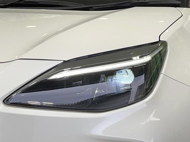 ヤリスクロス ハイブリッドＺ　禁煙車　純正８型ディスプレイオーディオ　全周囲カメラ　衝突軽減装置　レーダークルーズ　電動リアゲート　ハーフレザーシート　パワーシート　シートヒーター　ドラレコ　ＬＥＤヘッド　ＥＴＣ　オートハイビーム（12枚目）