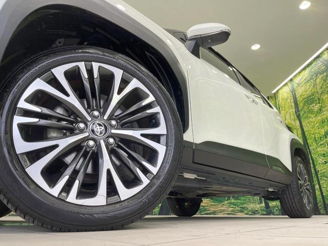 ヤリスクロス ハイブリッドＺ　禁煙車　純正８型ディスプレイオーディオ　全周囲カメラ　衝突軽減装置　レーダークルーズ　電動リアゲート　ハーフレザーシート　パワーシート　シートヒーター　ドラレコ　ＬＥＤヘッド　ＥＴＣ　オートハイビーム（13枚目）