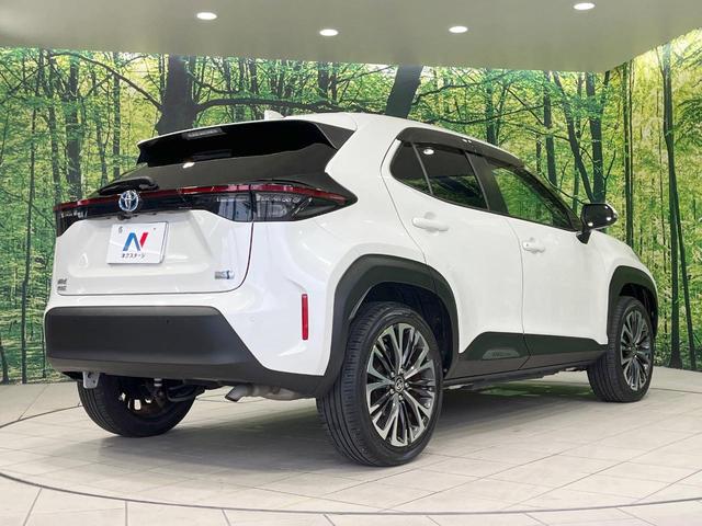 ヤリスクロス ハイブリッドＺ　禁煙車　純正８型ディスプレイオーディオ　全周囲カメラ　衝突軽減装置　レーダークルーズ　電動リアゲート　ハーフレザーシート　パワーシート　シートヒーター　ドラレコ　ＬＥＤヘッド　ＥＴＣ　オートハイビーム（17枚目）