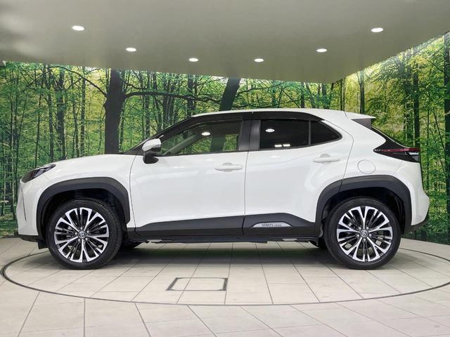 ヤリスクロス ハイブリッドＺ　禁煙車　純正８型ディスプレイオーディオ　全周囲カメラ　衝突軽減装置　レーダークルーズ　電動リアゲート　ハーフレザーシート　パワーシート　シートヒーター　ドラレコ　ＬＥＤヘッド　ＥＴＣ　オートハイビーム（54枚目）
