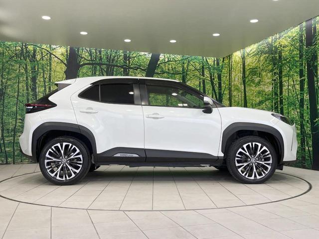 ヤリスクロス ハイブリッドＺ　禁煙車　純正８型ディスプレイオーディオ　全周囲カメラ　衝突軽減装置　レーダークルーズ　電動リアゲート　ハーフレザーシート　パワーシート　シートヒーター　ドラレコ　ＬＥＤヘッド　ＥＴＣ　オートハイビーム（55枚目）