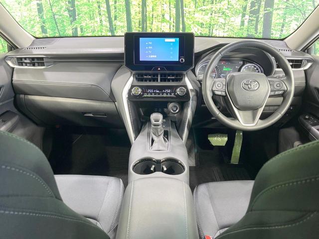 ハリアー S 禁煙車 8型ディスプレーオーディオ バックカメラ 衝突軽減装置 レーダークルーズ コーナーセンサー スマートキー LEDヘッド ETC2.0 オートライト デュアルエアコン 純正17インチアルミ(2枚目)