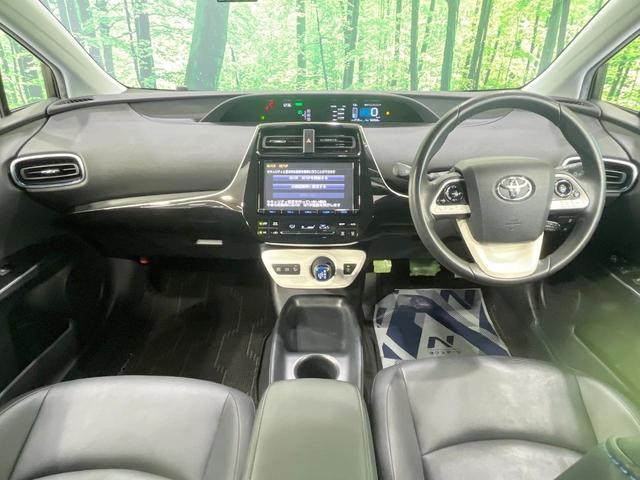 プリウス Sツーリングセレクション 禁煙車 純正9型ナビ 4WD バックカメラ 衝突軽減装置 レーダークルーズ ドラレコ スマートキー LEDヘッド ETC2.0 オートハイビーム オートライト オートエアコン(2枚目)