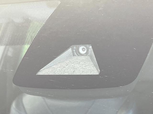 プリウス Sツーリングセレクション 禁煙車 純正9型ナビ 4WD バックカメラ 衝突軽減装置 レーダークルーズ ドラレコ スマートキー LEDヘッド ETC2.0 オートハイビーム オートライト オートエアコン(5枚目)