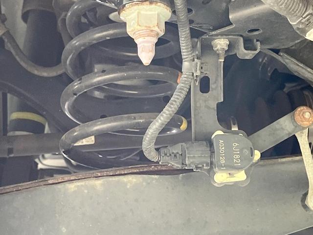 プリウス Sツーリングセレクション 禁煙車 純正9型ナビ 4WD バックカメラ 衝突軽減装置 レーダークルーズ ドラレコ スマートキー LEDヘッド ETC2.0 オートハイビーム オートライト オートエアコン(21枚目)