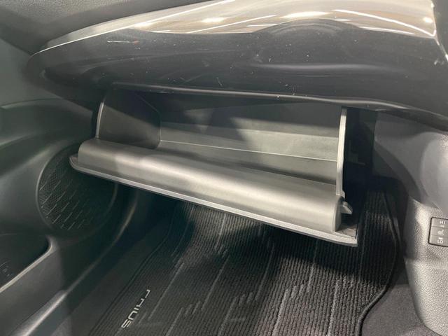 プリウス Sツーリングセレクション 禁煙車 純正9型ナビ 4WD バックカメラ 衝突軽減装置 レーダークルーズ ドラレコ スマートキー LEDヘッド ETC2.0 オートハイビーム オートライト オートエアコン(44枚目)