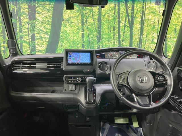 N-BOXカスタム Lターボ 禁煙車 ターボ 両側電動スライド SDナビ バックカメラ 衝突被害軽減 レーダークルーズ ハーフレザーシート ドラレコ コーナーセンサー スマートキー LEDヘッド ETC オートマチックハイビーム(2枚目)