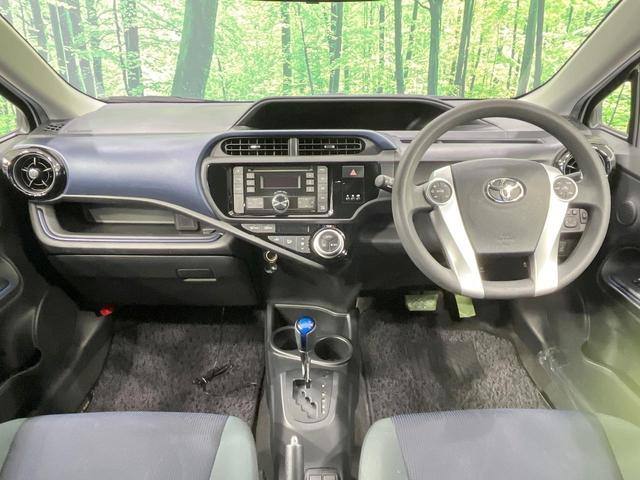 アクア S 禁煙車 ドラレコ スマートキー ビルトインETC オートライト オートエアコン CD 横滑り防止装置 ステアリングスイッチ 電動格納ミラー プライバシーガラス(2枚目)