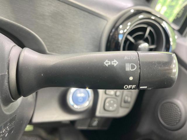 アクア S 禁煙車 ドラレコ スマートキー ビルトインETC オートライト オートエアコン CD 横滑り防止装置 ステアリングスイッチ 電動格納ミラー プライバシーガラス(6枚目)