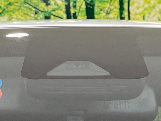 ヤリス ハイブリッドX 禁煙車 衝突軽減装置 ディスプレイオーディオ レーダークルーズ オートハイビーム ETC オートエアコン オートライト Bluetooth 電動格納ミラー キーレス 盗難防止装置 プライバシーガラス(4枚目)