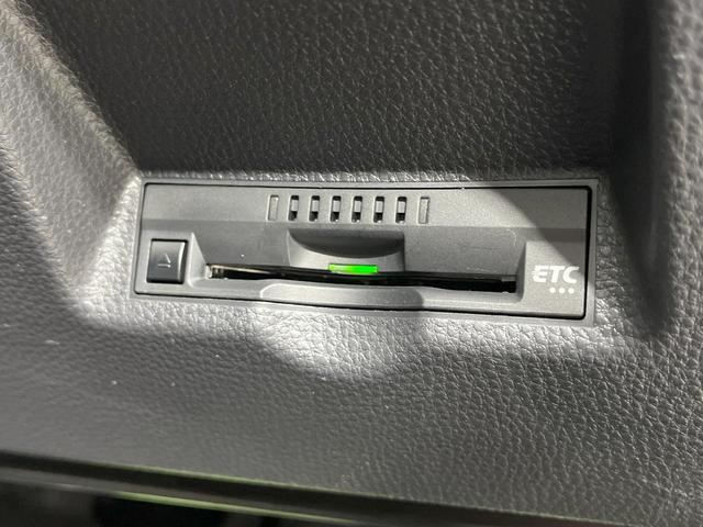 ヤリス ハイブリッドX 禁煙車 衝突軽減装置 ディスプレイオーディオ レーダークルーズ オートハイビーム ETC オートエアコン オートライト Bluetooth 電動格納ミラー キーレス 盗難防止装置 プライバシーガラス(6枚目)