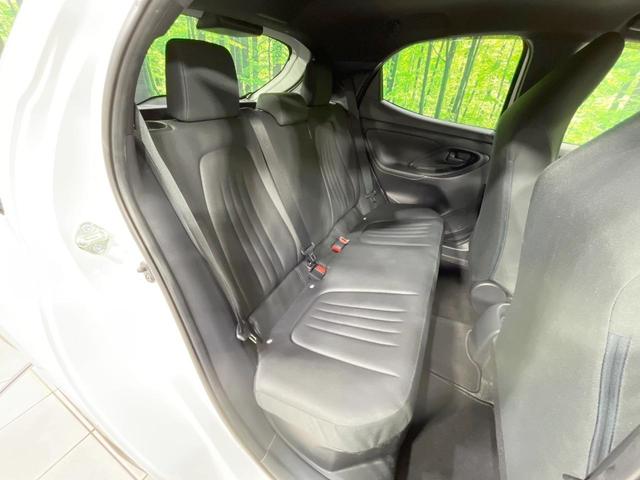 ヤリス ハイブリッドX 禁煙車 衝突軽減装置 ディスプレイオーディオ レーダークルーズ オートハイビーム ETC オートエアコン オートライト Bluetooth 電動格納ミラー キーレス 盗難防止装置 プライバシーガラス(9枚目)