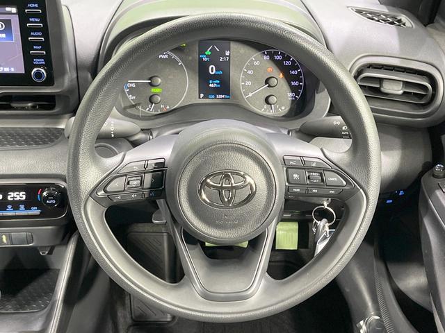 ヤリス ハイブリッドX 禁煙車 衝突軽減装置 ディスプレイオーディオ レーダークルーズ オートハイビーム ETC オートエアコン オートライト Bluetooth 電動格納ミラー キーレス 盗難防止装置 プライバシーガラス(11枚目)