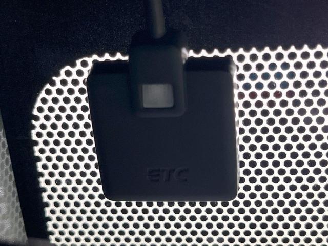 ヤリス ハイブリッドX 禁煙車 衝突軽減装置 ディスプレイオーディオ レーダークルーズ オートハイビーム ETC オートエアコン オートライト Bluetooth 電動格納ミラー キーレス 盗難防止装置 プライバシーガラス(28枚目)