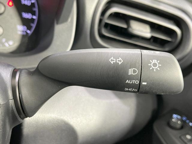 ヤリス ハイブリッドX 禁煙車 衝突軽減装置 ディスプレイオーディオ レーダークルーズ オートハイビーム ETC オートエアコン オートライト Bluetooth 電動格納ミラー キーレス 盗難防止装置 プライバシーガラス(32枚目)