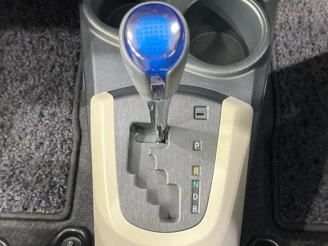 アクア S 禁煙車 SDナビ ETC 寒冷地仕様 オートエアコン スマートキー CD再生 オートライト 盗難防止システム 電動格納ミラー プライバシーガラス 横滑り防止(24枚目)